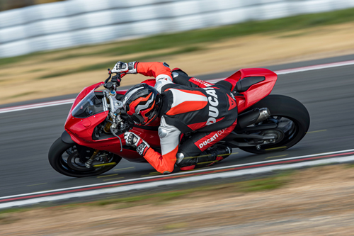 2025-Ducati-Panigale-V2-S-9