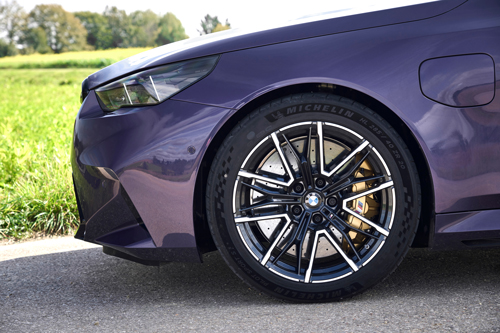 2025-BMW-M5-Sedan-wheel
