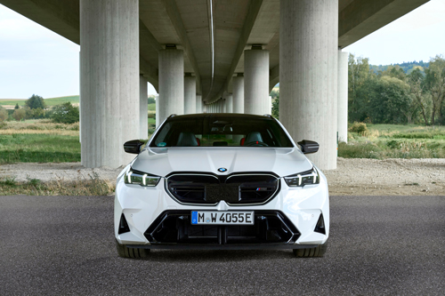 2025-BMW-M5-Touring-front