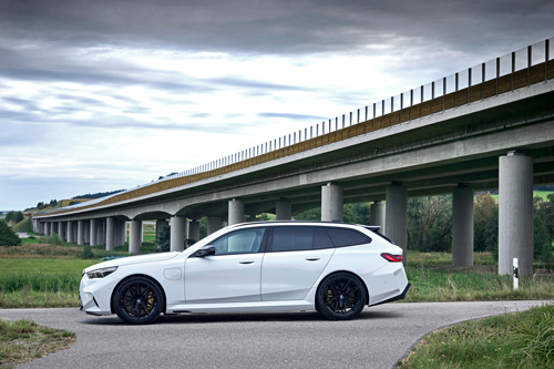 2025-BMW-M5-Touring-side