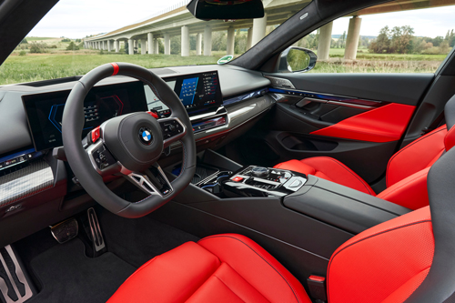 2025-BMW-M5-Touring-dash