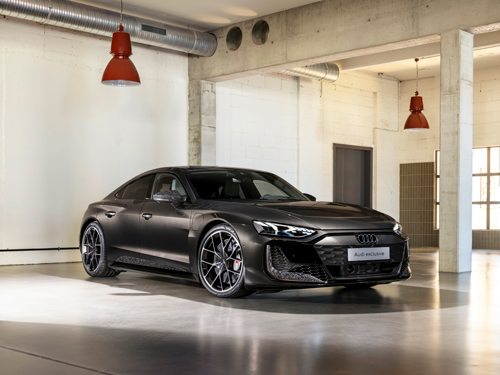 2025-Audi-RS-e-tron-GT-front-three-quarters