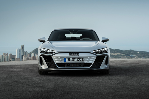 2025-Audi-RS-e-tron-S-front