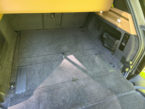 2025-Range-Rover-P550e-PHEV-rear-storage