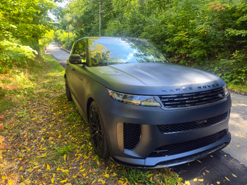 2025-Range-Rover-P635-SV-Edition-front-three-quarters