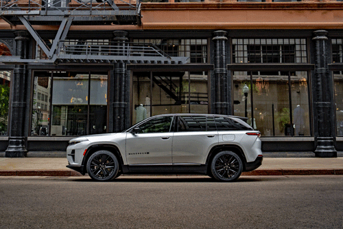 2025-Jeep-Wagoneer-S-Premium-side