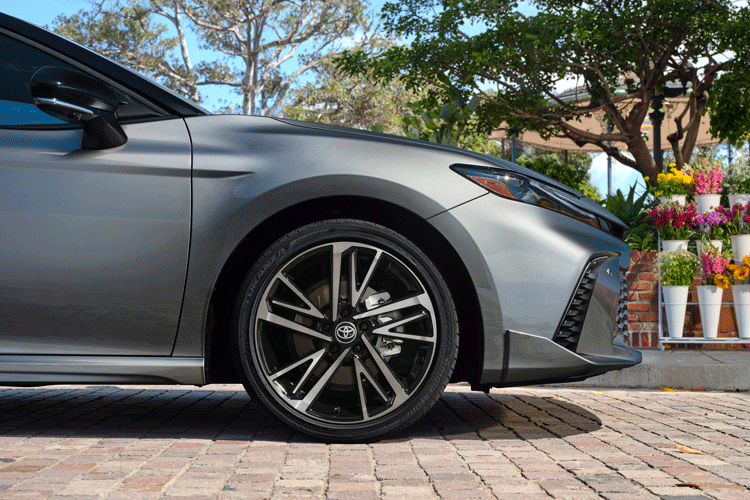 2025-Toyota-Camry-XSE-front