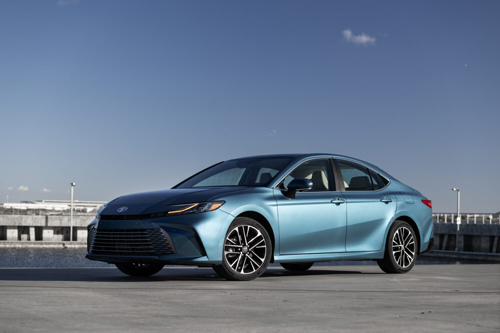 2026-Camry-XLE-AWD-2